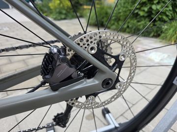Used BMC Roadmachine 01 THREE 2023 2023 Road & Gravel, Light Gray — image 12 of 17