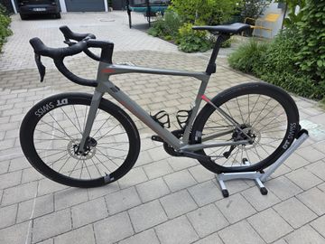 Used BMC Roadmachine 01 THREE 2023 2023 Road & Gravel, Light Gray — image 4 of 17