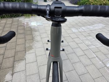 Použité BMC Roadmachine 01 THREE 2023 2023 Road & Gravel — obrázek 16 z 17