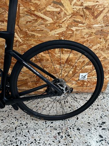 Použité Specialized Tarmac SL7 Comp - Shimano 105 Di2 2024 2024 Road & Gravel — obrázek 14 z 15