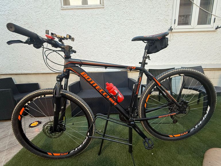 Used Bottecchia Custom Shimano Acera 2024 Mountainbike, Black — image 2 of 14