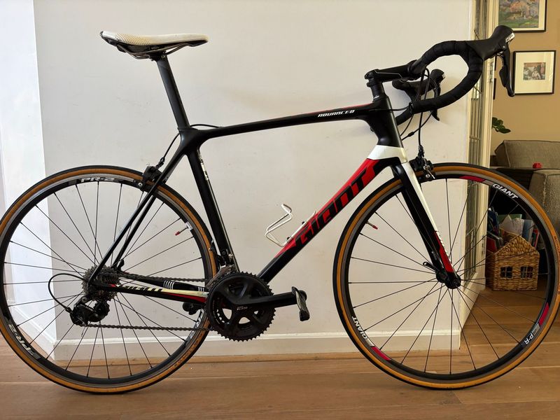 Used Giant TCR Advanced 2 2016 2016 Road & Gravel, Black — image 1 of 8