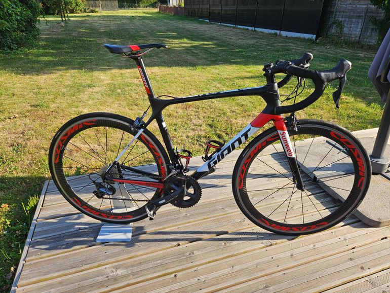 Used Giant TCR Advanced Pro Team 2018 2018 Road & Gravel, Black — image 1 of 4
