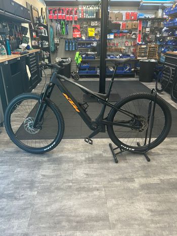 Używany KTM MACINA SCARP SX ELITE 2025 2025 Mountainbike — zdjęcie 2 z 7