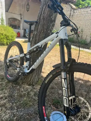 Tweedehands Commencal META SX V4 RACE 2022 2022 Mountainbike — afbeelding 2 van 5