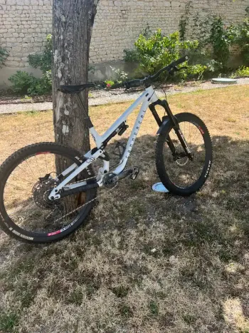 Tweedehands Commencal META SX V4 RACE 2022 2022 MTB