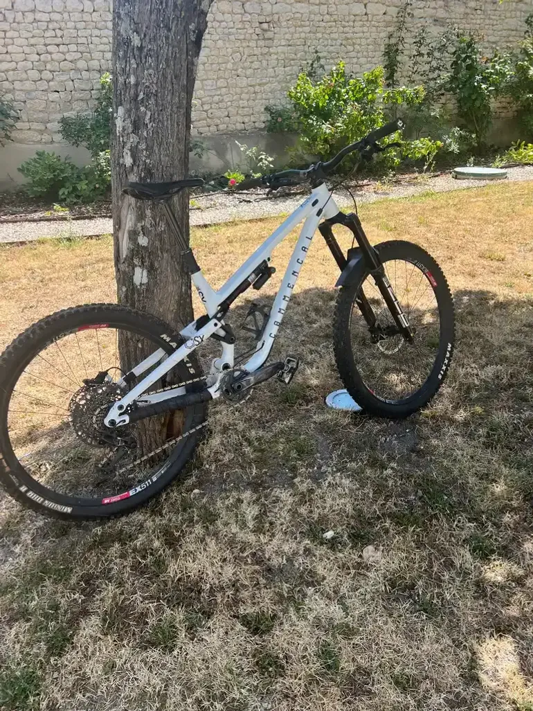 Tweedehands Commencal META SX V4 RACE 2022 2022 Mountainbike — afbeelding 1 van 5