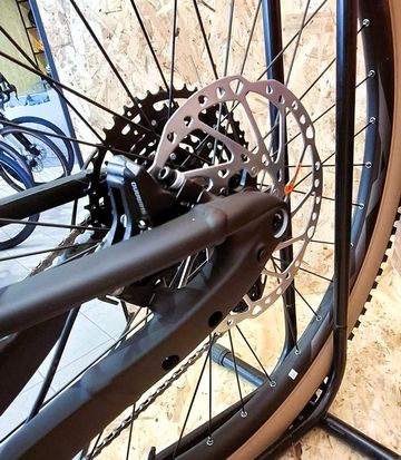 Giant Stance E+ 1 2027 2027 Mountainbike usato, Grigio chiaro — immagine 5 di 12