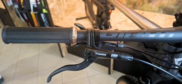 Giant Stance E+ 1 2027 2027 Mountainbike usato, Grigio chiaro — immagine 2 di 12