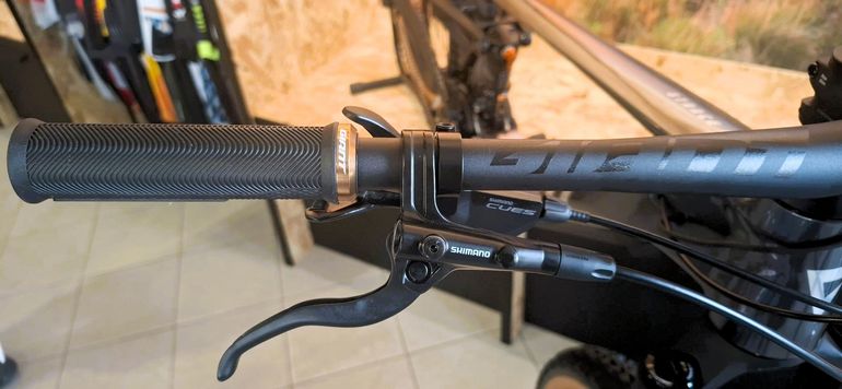 Gebrauchtes Giant Stance E+ 1 2027 2027 Mountainbike, Hellgrau, 29 — Bild 2 von 12
