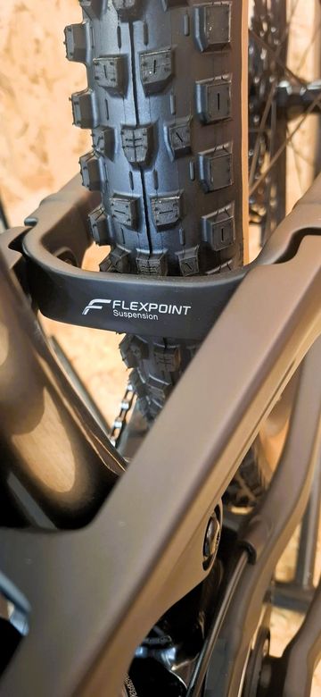 Giant Stance E+ 1 2027 2027 Mountainbike usato, Grigio chiaro — immagine 4 di 12