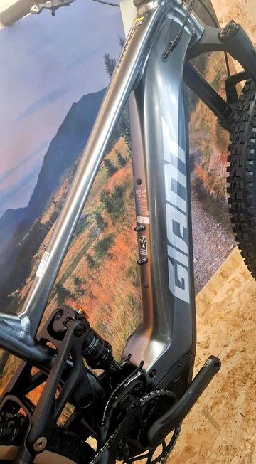 Giant Stance E+ 1 2027 2027 Mountainbike usato, Grigio chiaro — immagine 10 di 12