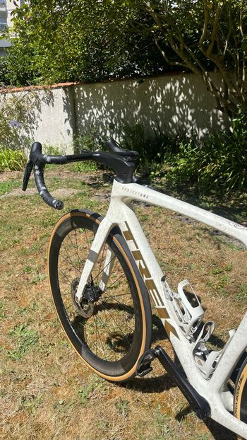 Używany Trek Madone SLR 9 Gen 8 2025 2025 Road & Gravel — zdjęcie 10 z 22