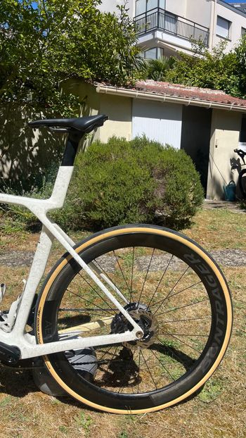 Używany Trek Madone SLR 9 Gen 8 2025 2025 Road & Gravel — zdjęcie 9 z 22