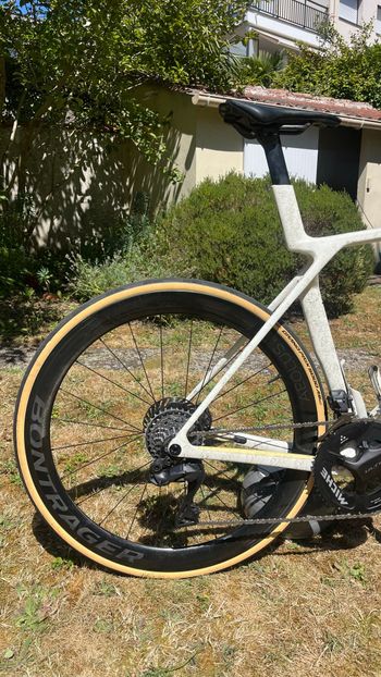 Używany Trek Madone SLR 9 Gen 8 2025 2025 Road & Gravel — zdjęcie 3 z 22