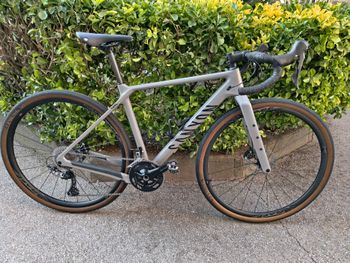Canyon Grizl Shimano GRX 2023 Road & Gravel usato, Grigio chiaro — immagine 4 di 29