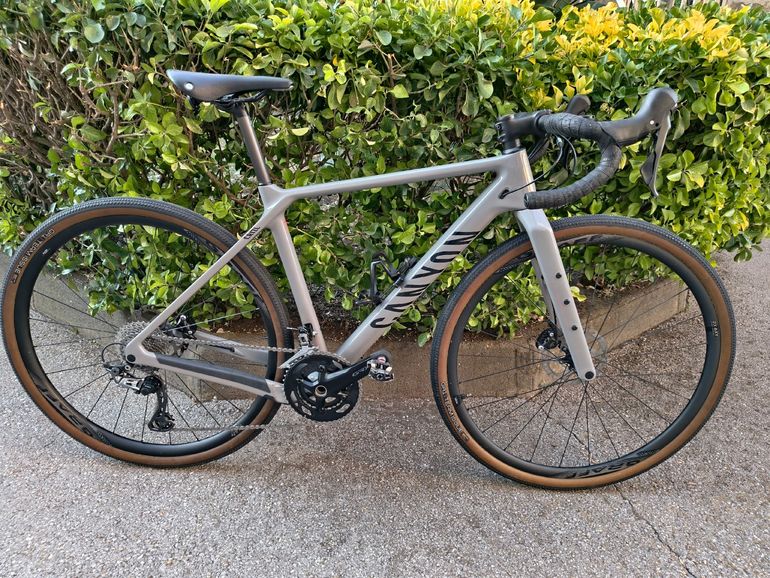 Canyon Grizl Shimano GRX 2023 Road & Gravel usato, Grigio chiaro — immagine 4 di 29
