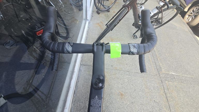 Used Look 785 Huez Ultegra Di2 / R50D 2025 2025 Road & Gravel, Black — image 6 of 8