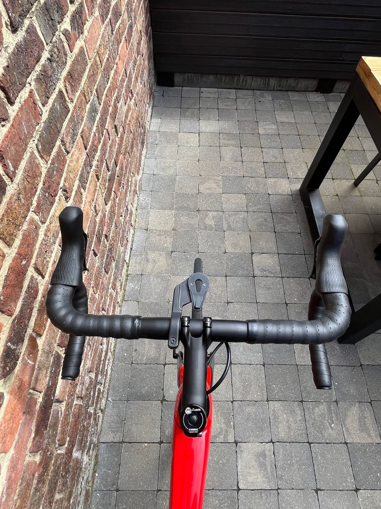Used Trek Émonda SL 6 Disc Pro 2022 2022 Road & Gravel, Red — image 8 of 9