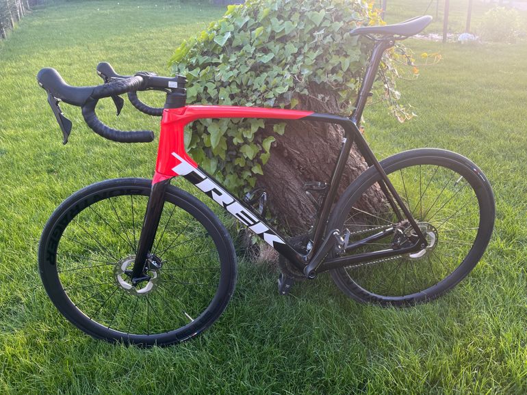 Used Trek Émonda SL 6 Disc Pro 2022 2022 Road & Gravel, Red — image 7 of 9