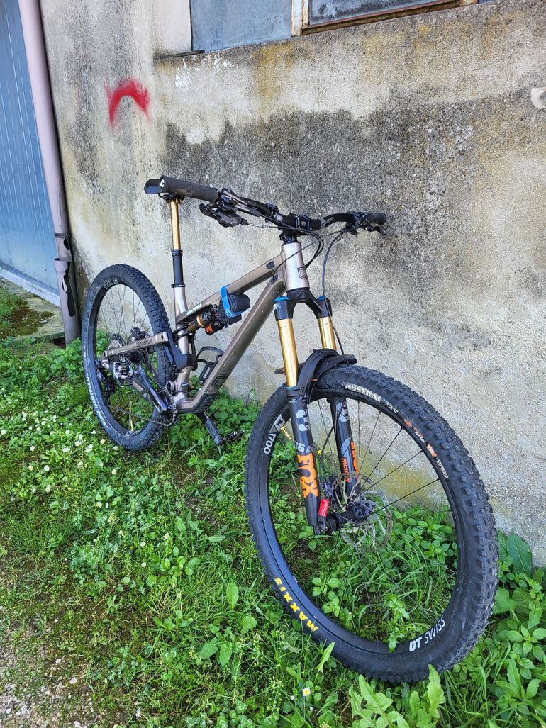 Used Commencal META TR SIGNATURE 2022 2022 Mountainbike, Light Gray, 29 — image 5 of 6