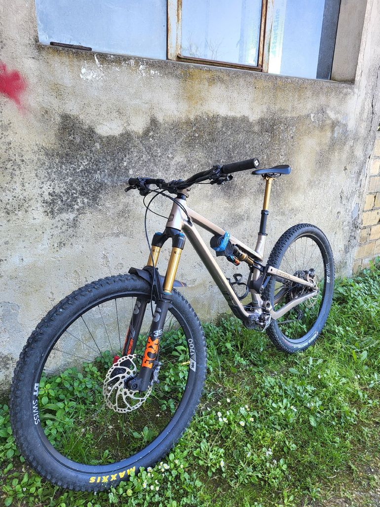 Used Commencal META TR SIGNATURE 2022 2022 Mountainbike, Light Gray, 29 — image 2 of 6