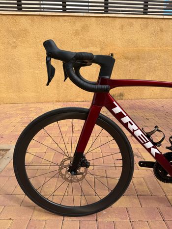 Gebrauchtes Trek Madone SL 6 Gen 8 2025 2025 Road & Gravel, Rot — Bild 2 von 11
