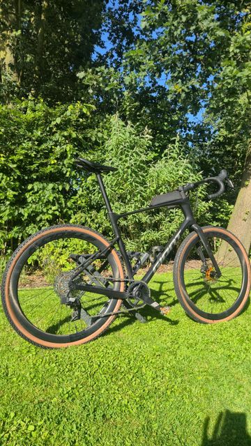 Giant Revolt SRAM Apex 2024 Road & Gravel de segunda mano, Negro — imagen 1 de 8