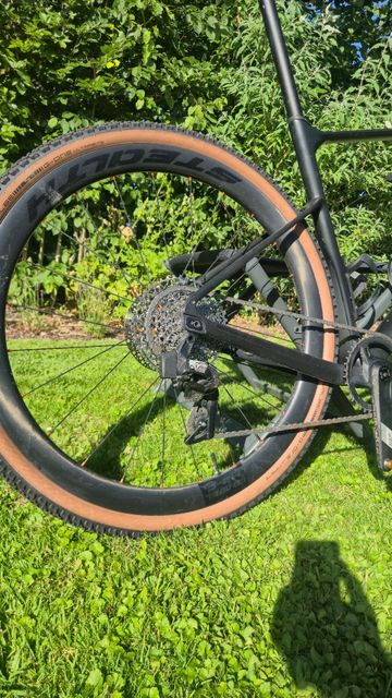 Giant Revolt SRAM Apex 2024 Road & Gravel de segunda mano, Negro — imagen 2 de 8