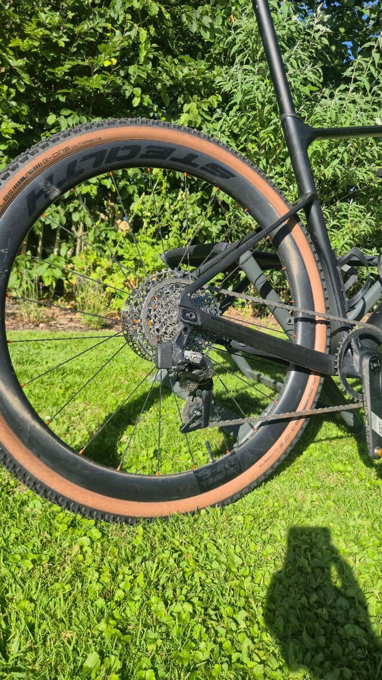 Używany Giant Revolt SRAM Apex 2024 Road & Gravel — zdjęcie 2 z 8
