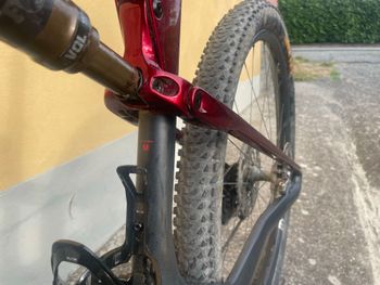 Used Orbea OIZ M-TEAM FACTORY 2025 2025 Mountainbike, Red, 29 — image 10 of 12