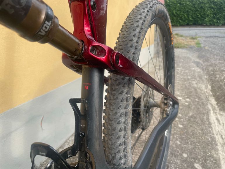 Used Orbea OIZ M-TEAM FACTORY 2025 2025 Mountainbike, Red, 29 — image 10 of 12