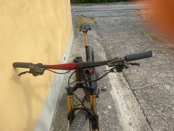 Used Orbea OIZ M-TEAM FACTORY 2025 2025 Mountainbike, Red, 29 — image 9 of 12