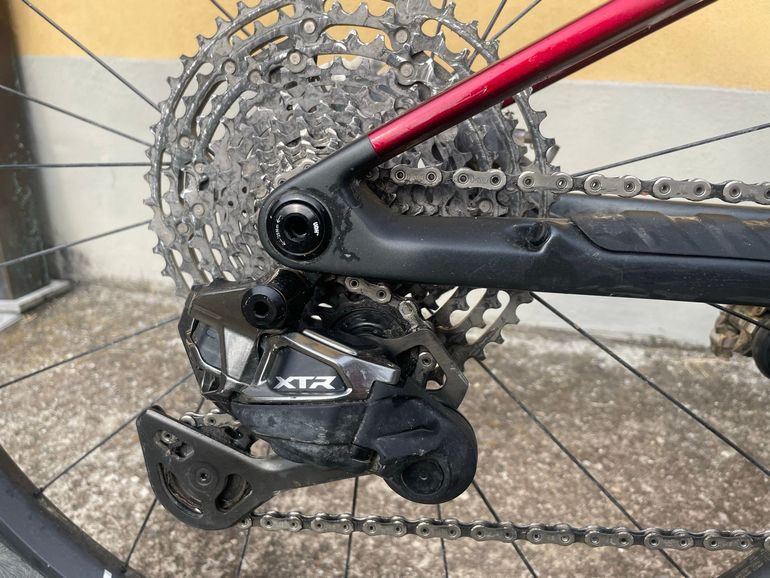Used Orbea OIZ M-TEAM FACTORY 2025 2025 Mountainbike, Red, 29 — image 3 of 12