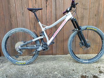 Gebrauchtes Propain Tyee Shimano Deore 2018 Mountainbike, Hellgrau — Bild 4 von 6