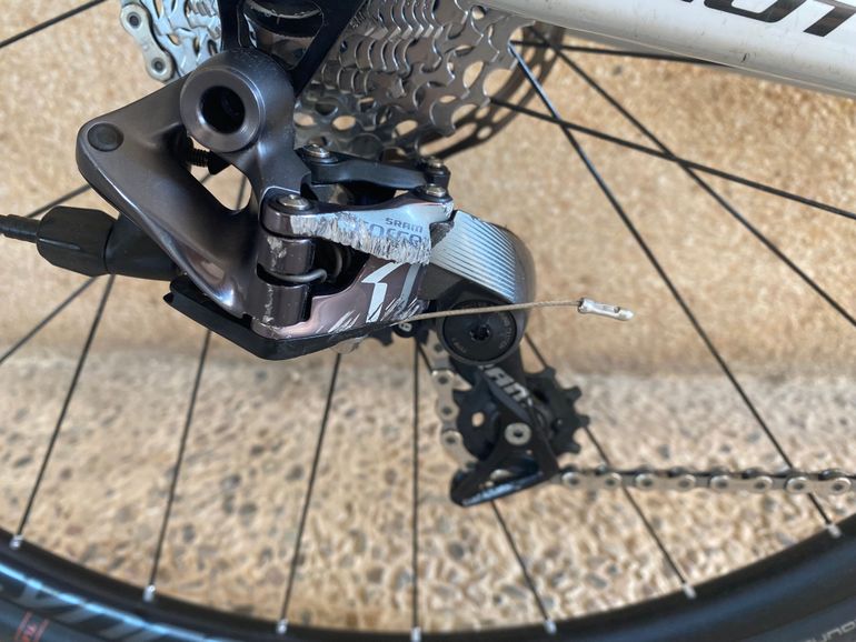 Scott Addict CX RC 2018 2018 Road & Gravel d'occasion — image 3 sur 11