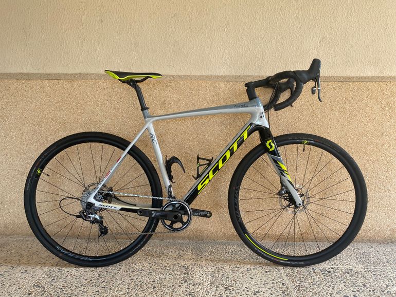 Scott Addict CX RC 2018 2018 Road & Gravel d'occasion — image 1 sur 11