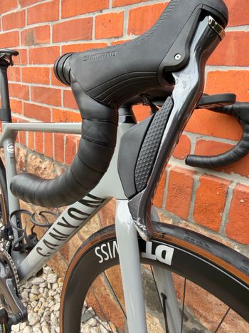 Używany Canyon Ultimate CF SL 8 Disc Aero 2021 2021 Road & Gravel — zdjęcie 11 z 25