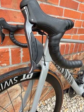 Używany Canyon Ultimate CF SL 8 Disc Aero 2021 2021 Road & Gravel — zdjęcie 15 z 25
