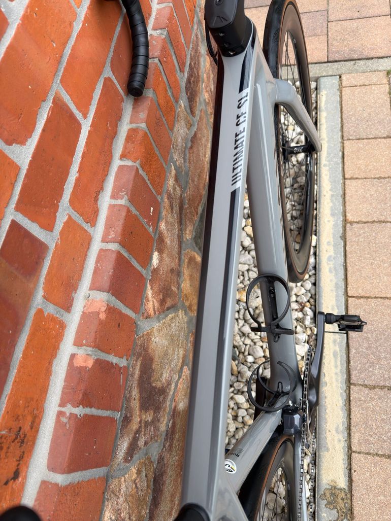 Używany Canyon Ultimate CF SL 8 Disc Aero 2021 2021 Road & Gravel — zdjęcie 4 z 25