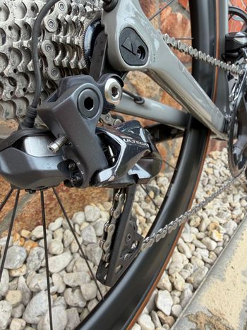 Używany Canyon Ultimate CF SL 8 Disc Aero 2021 2021 Road & Gravel — zdjęcie 13 z 25