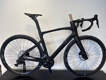 Używany Pinarello X3 105 Di2 2025 2025 Road & Gravel