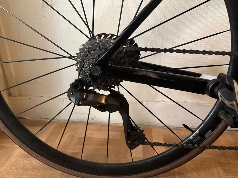 Używany Canyon Ultimate CF SL 8 Di2 2024 2024 Road & Gravel — zdjęcie 3 z 4