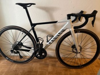 Używany Canyon Ultimate CF SL 8 Di2 2024 2024 Road & Gravel — zdjęcie 2 z 4