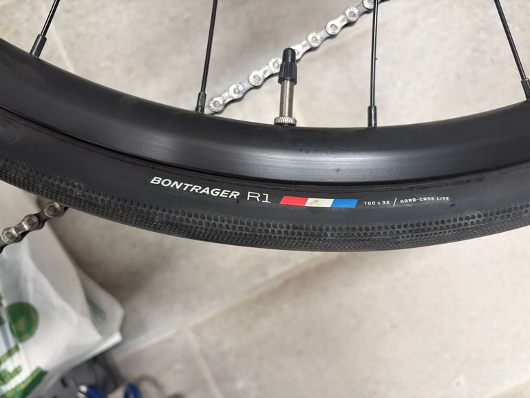Trek Domane Shimano Claris 2024 Road & Gravel de segunda mano, Negro — imagen 15 de 21