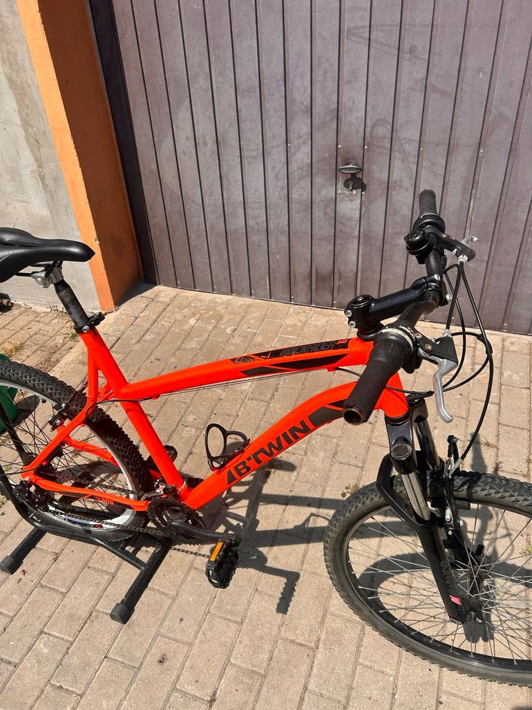 Used B Twin Rockrider Shimano Tourney 2017 Mountainbike, Orange — image 3 of 3