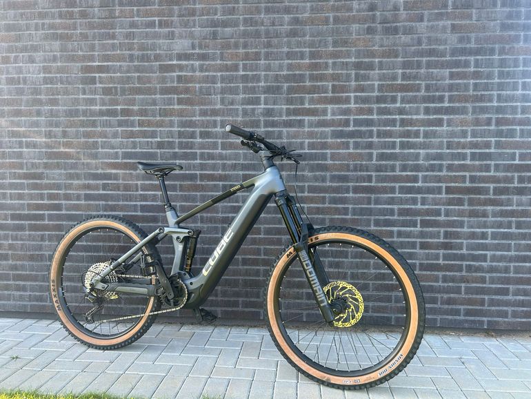 Gebrauchtes CUBE STEREO HYBRID 160 HPC, RACE 625 27.5 2024 2024 Mountainbike, Hellgrau, 27.5 — Bild 1 von 10
