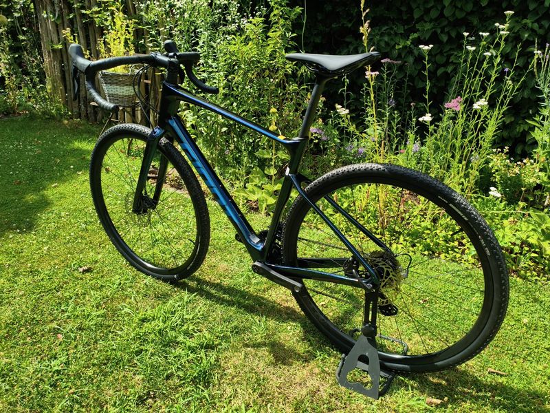 Used Giant Revolt Advanced 2 2022 2022 Road & Gravel, Blue — image 6 of 11