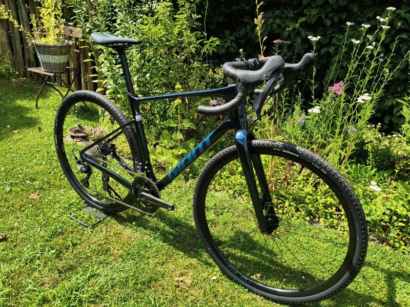 Used Giant Revolt Advanced 2 2022 2022 Road & Gravel, Blue — image 2 of 11