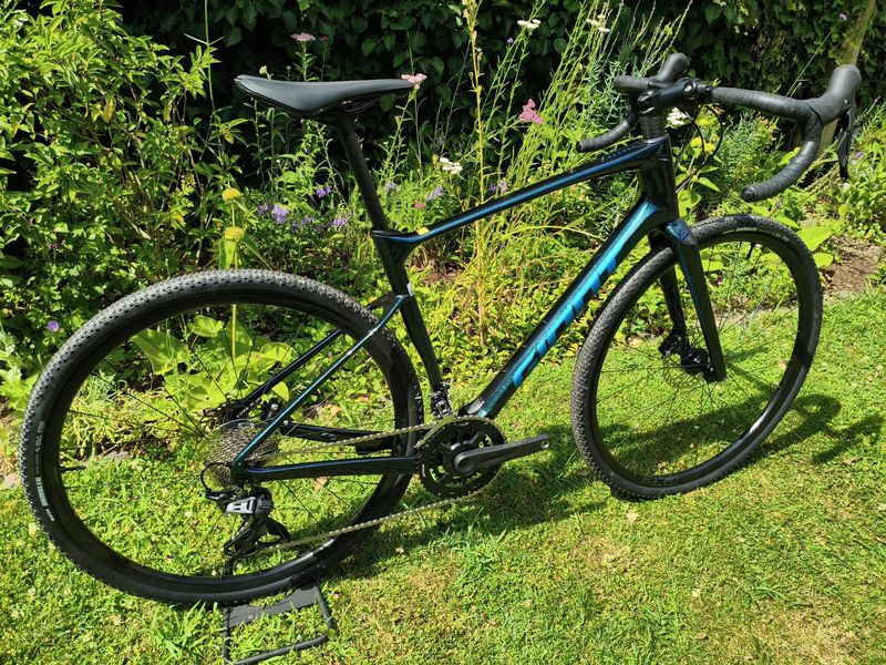 Used Giant Revolt Advanced 2 2022 2022 Road & Gravel, Blue — image 3 of 11